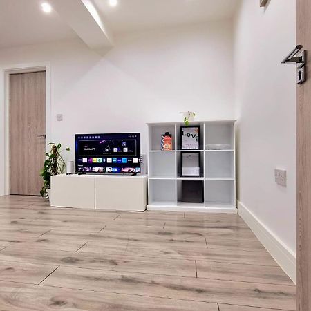 Brand New Flat Close To Turnpike Lane Tube Station Лондон Екстериор снимка