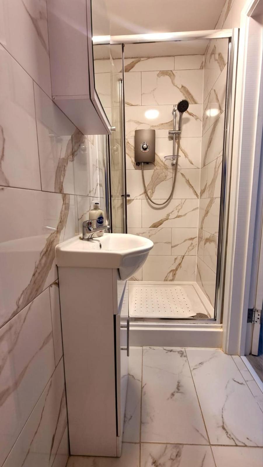 Brand New Flat Close To Turnpike Lane Tube Station Лондон Екстериор снимка