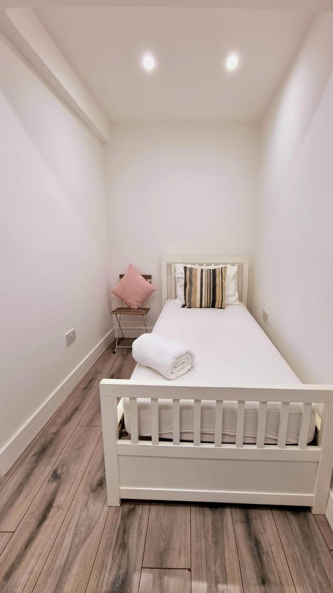 Brand New Flat Close To Turnpike Lane Tube Station Лондон Екстериор снимка
