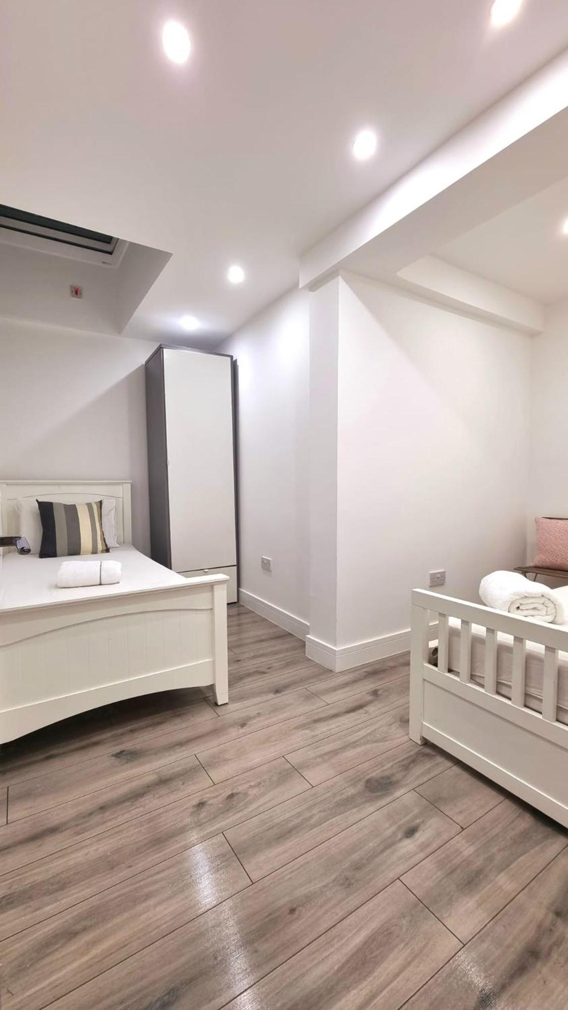 Brand New Flat Close To Turnpike Lane Tube Station Лондон Екстериор снимка