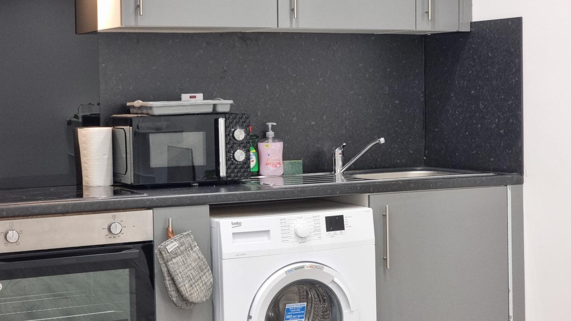 Brand New Flat Close To Turnpike Lane Tube Station Лондон Екстериор снимка